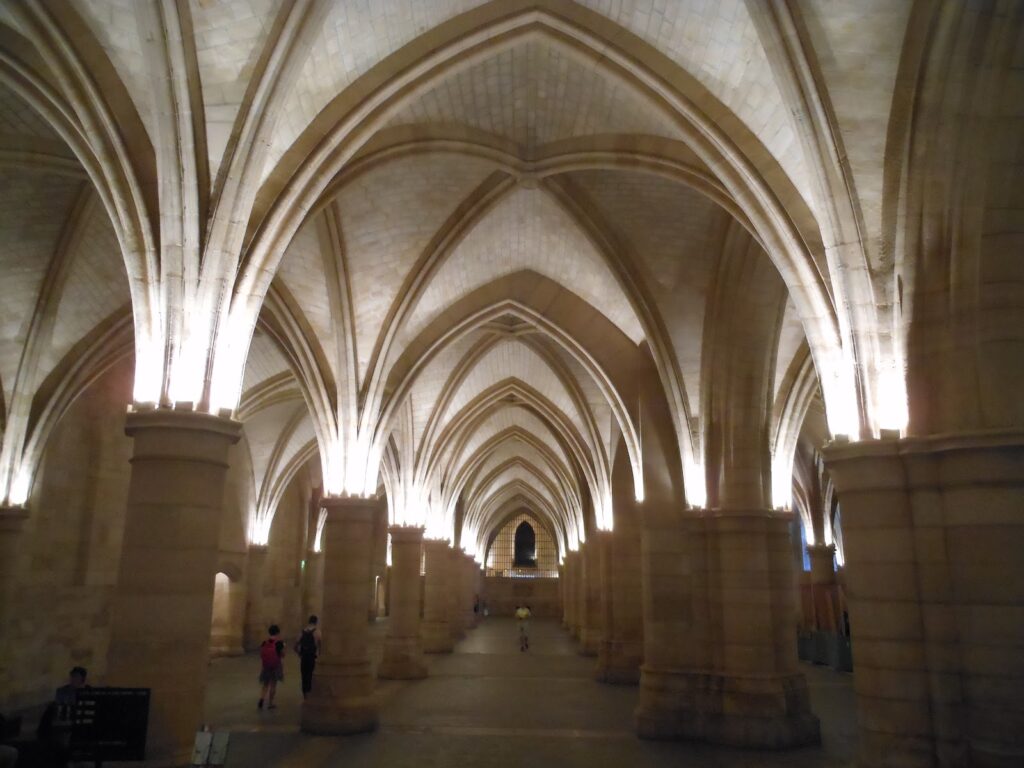 Île de la Cité: A Walking Guide to the Historic Heart of Paris