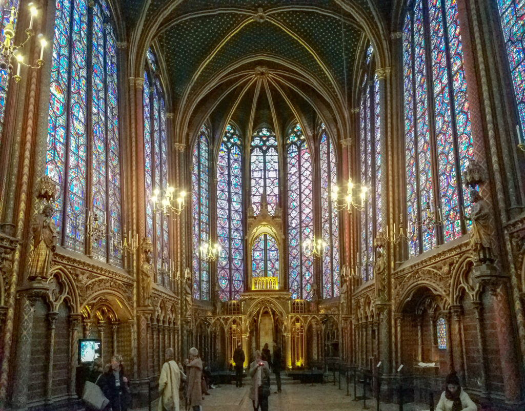 Île de la Cité: A Walking Guide to the Historic Heart of Paris